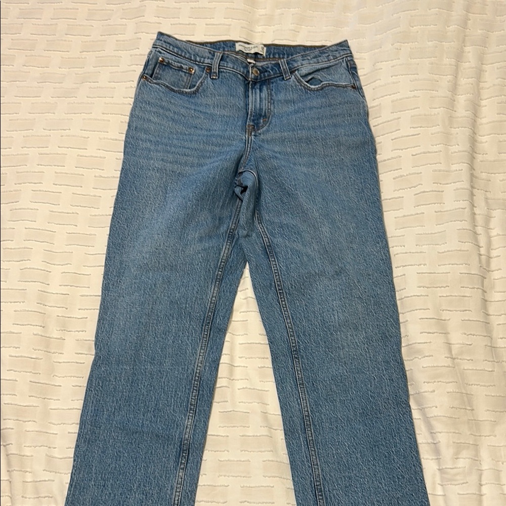 Abercrombie & Fitch Straight Leg Mid Rise Jeans